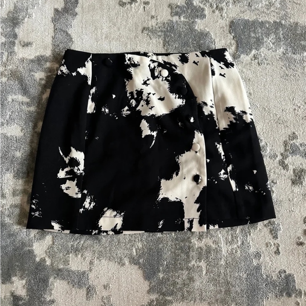 urban outfitters black and white patterned mini skirt with buttons